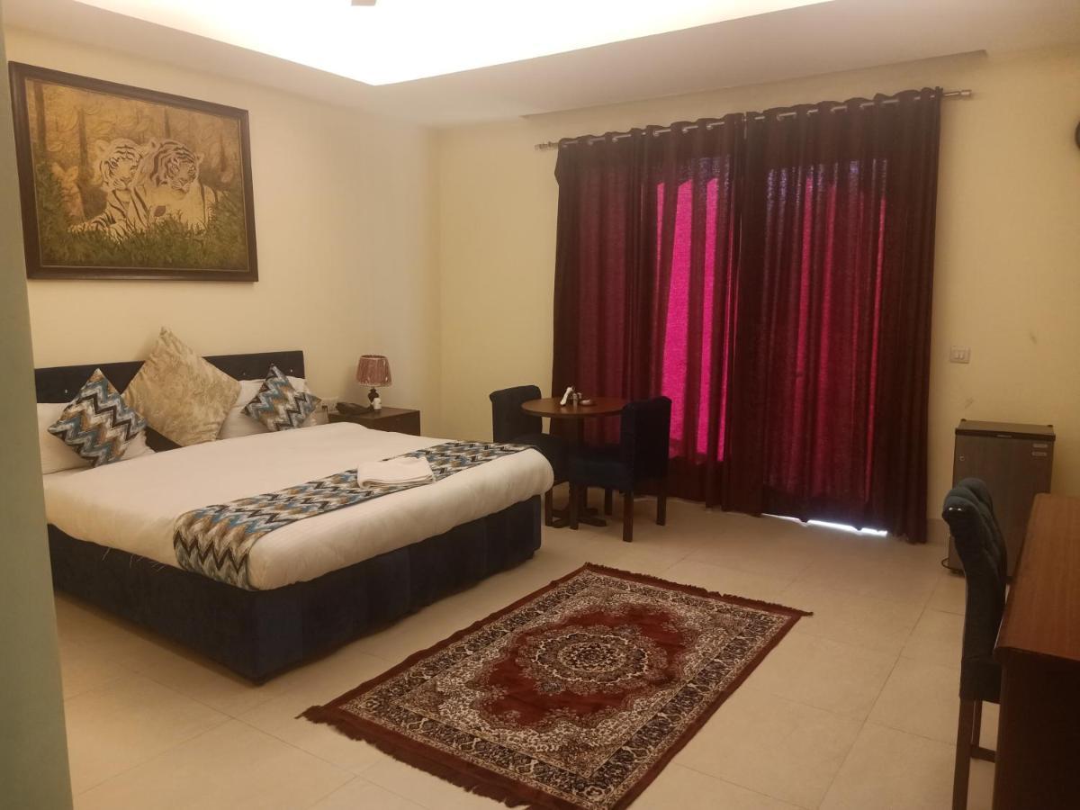 Hotel The Am Bliss Gurgaon Exterior photo